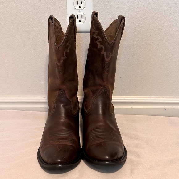 Ariat Brown Western Cowboy Boots with Classic Stitching - Picture 2 of 5